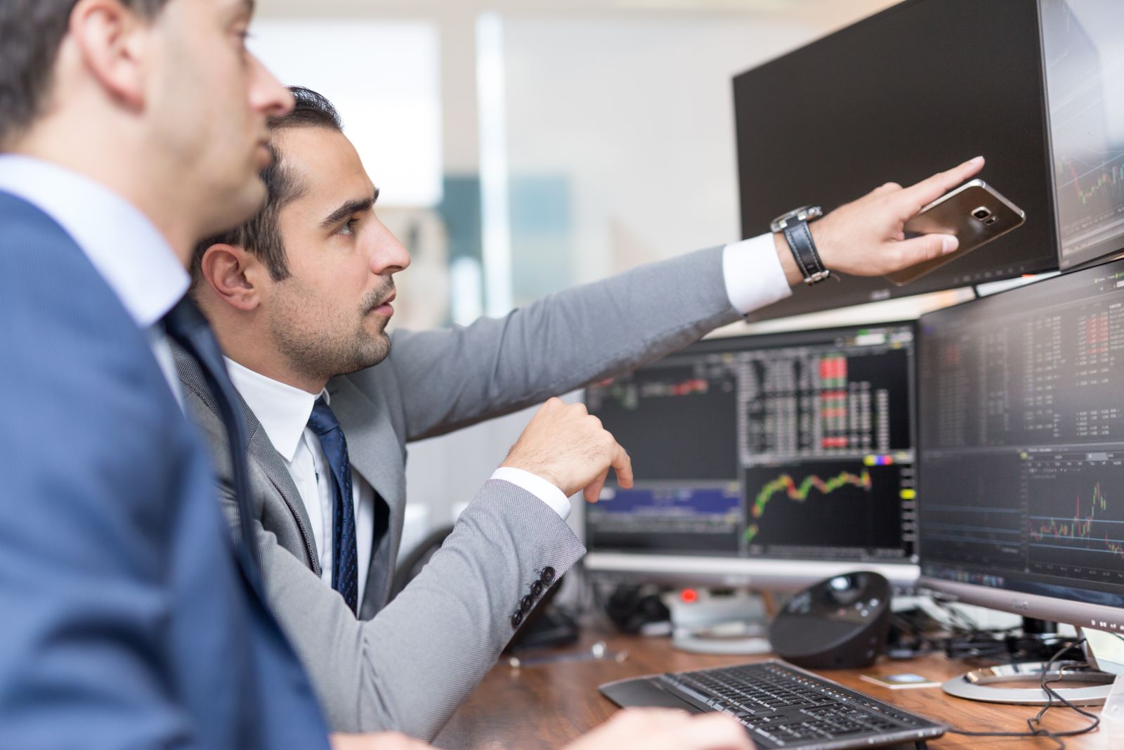 Is Interactive Brokers Group Stock Outperforming the Dow?